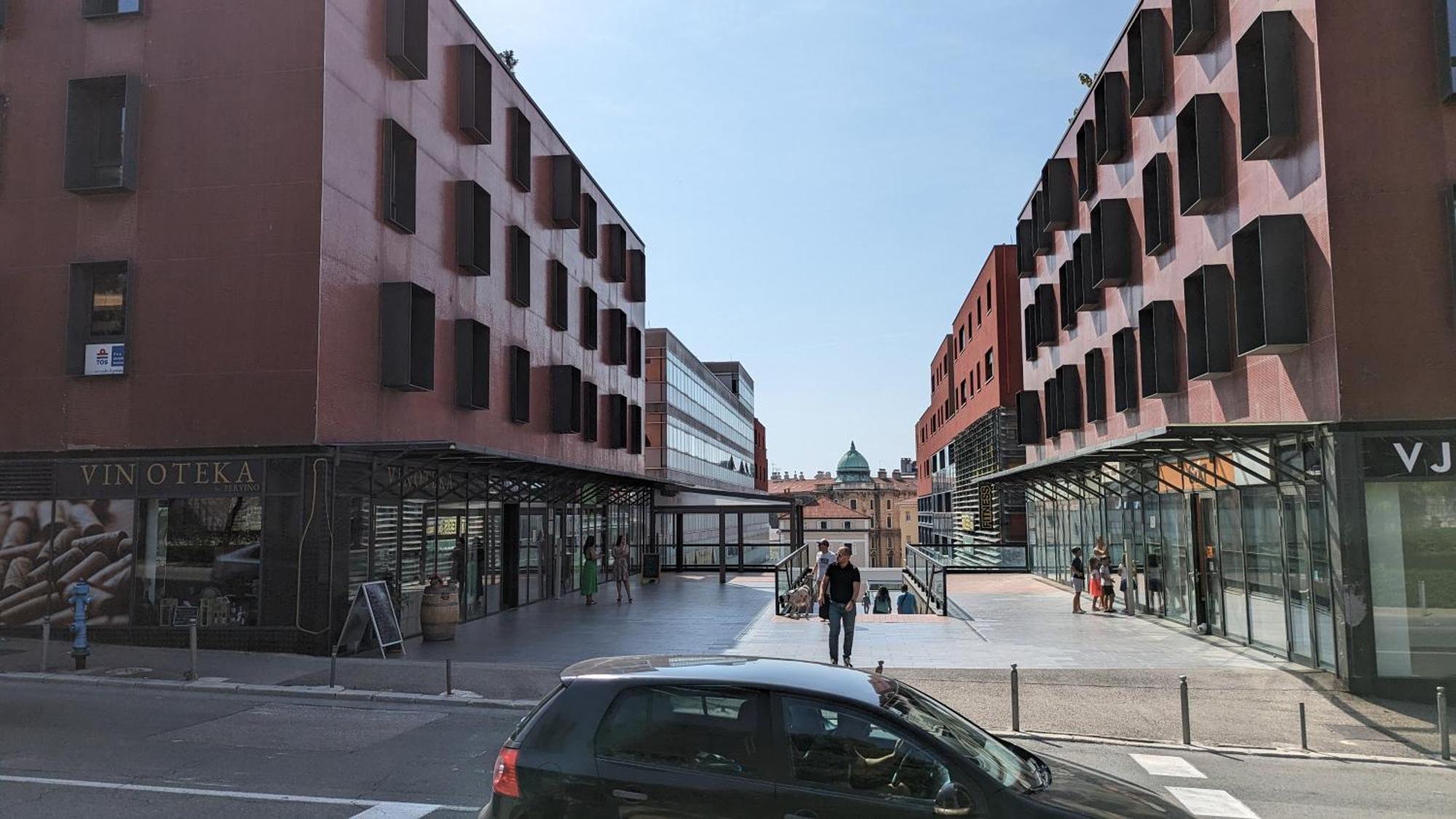 Downtown Fiume, Underground Garage Within The Property Exterior photo